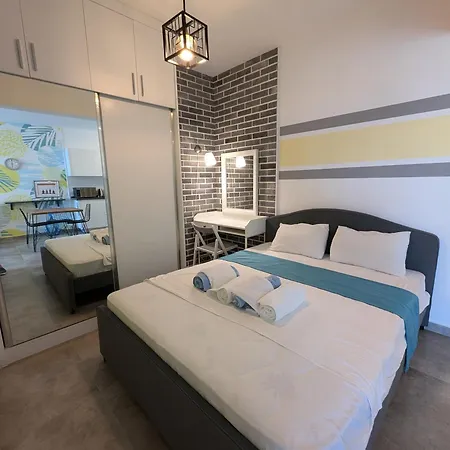 Caesar & Spa - Commodus Studio *