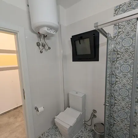 Caesar & Spa - Commodus Studio *